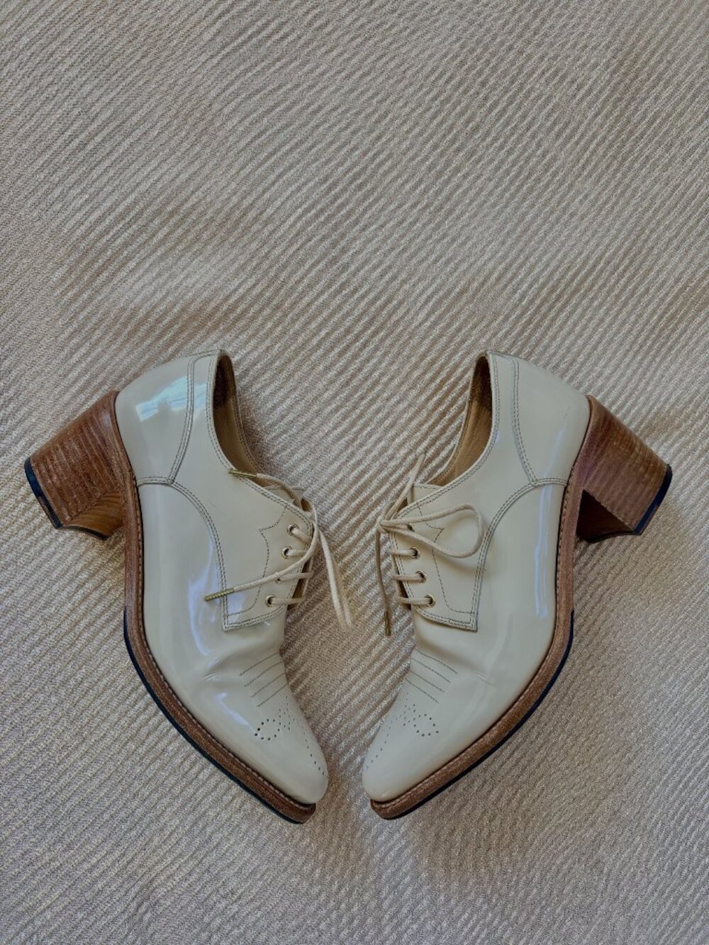 The Office of Angela Scott Beige Patent Leather Heeled Oxford Shoes 38 8